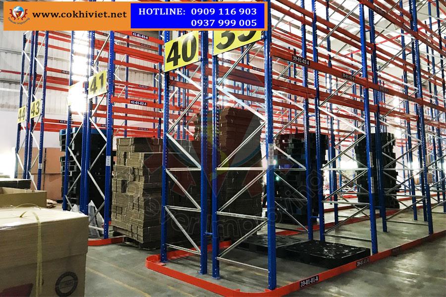 Kệ VNA là gì? Kệ Very Narrow Aisle, kệ lối đi hẹp