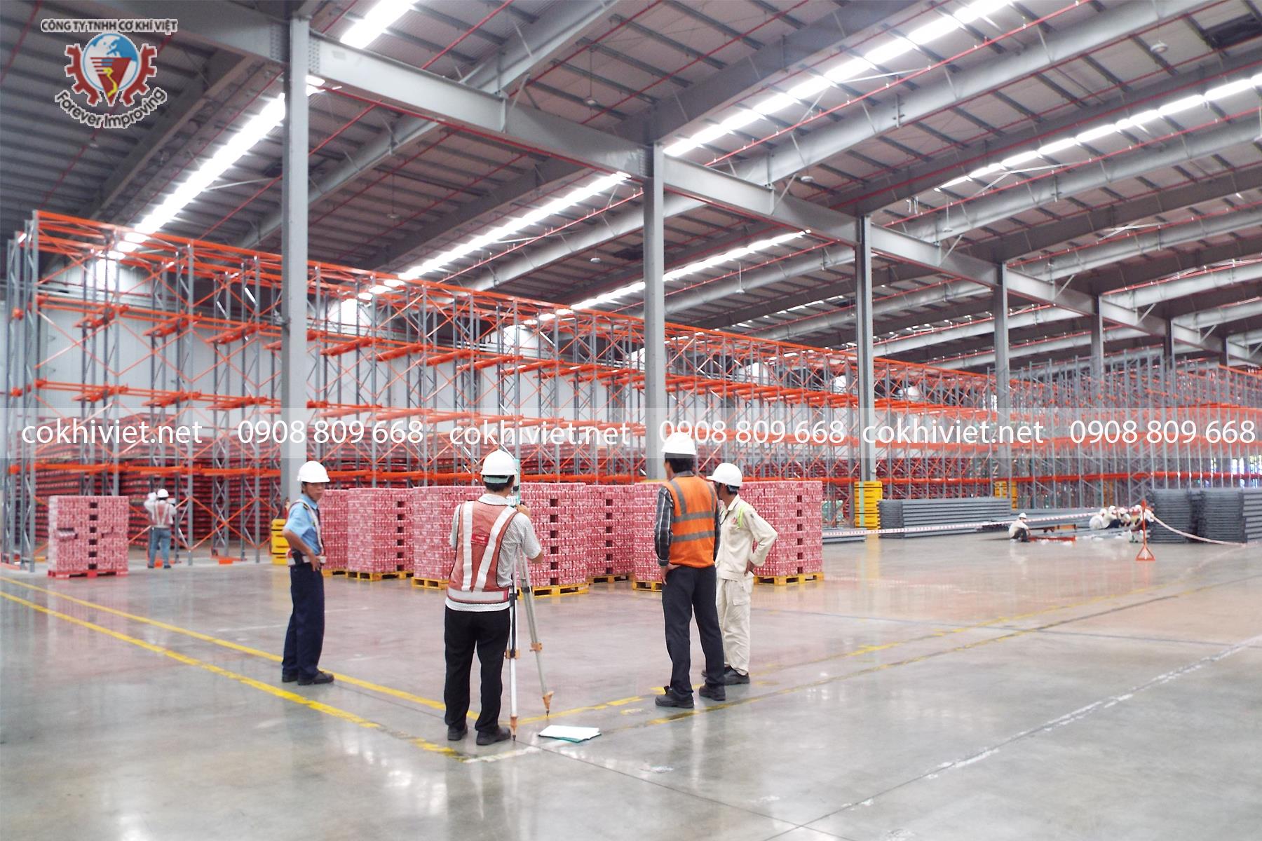 Lắp đặt kệ chứa hàng