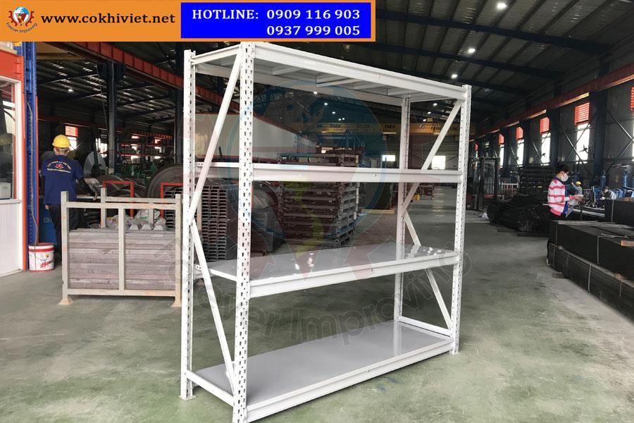 Kệ Trung Tải Tiêu Chuẩn – Lựa Chọn Chuẩn Cho Không Gian Của Bạn