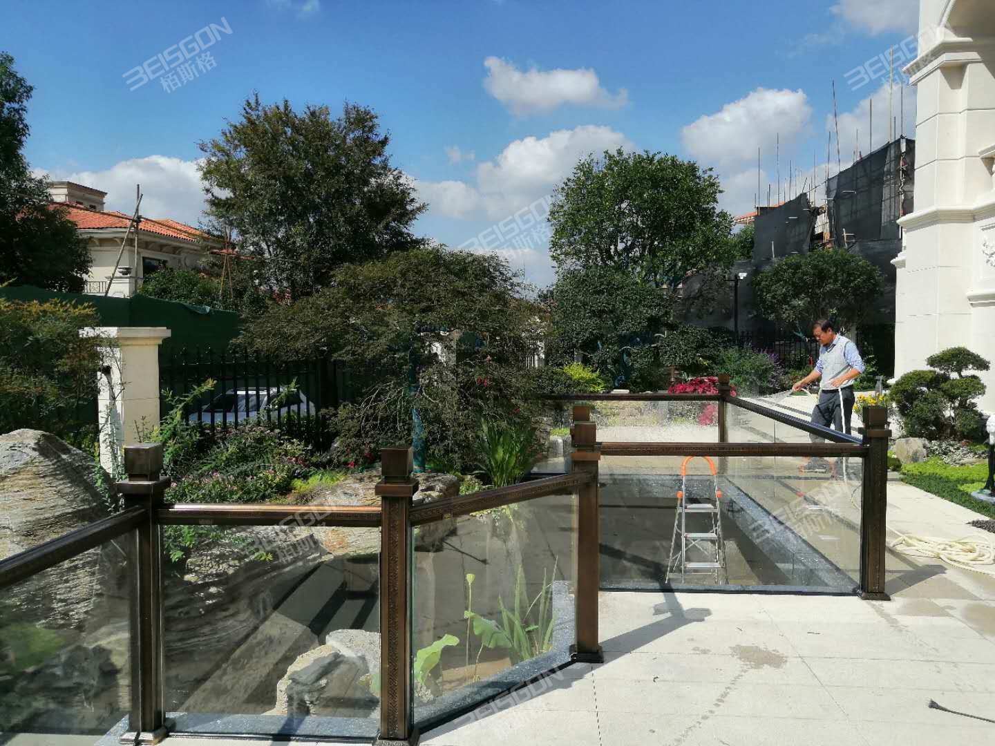 泓冠客户千亿官网玻璃护栏案例